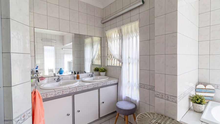 3 Bedroom Property for Sale in Linmeyer Gauteng