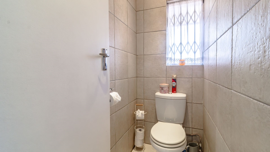 3 Bedroom Property for Sale in Linmeyer Gauteng