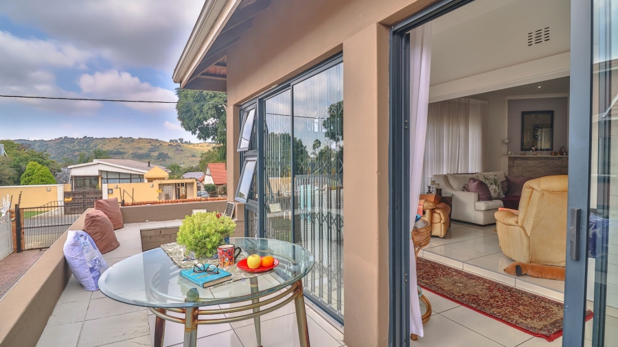 3 Bedroom Property for Sale in Linmeyer Gauteng