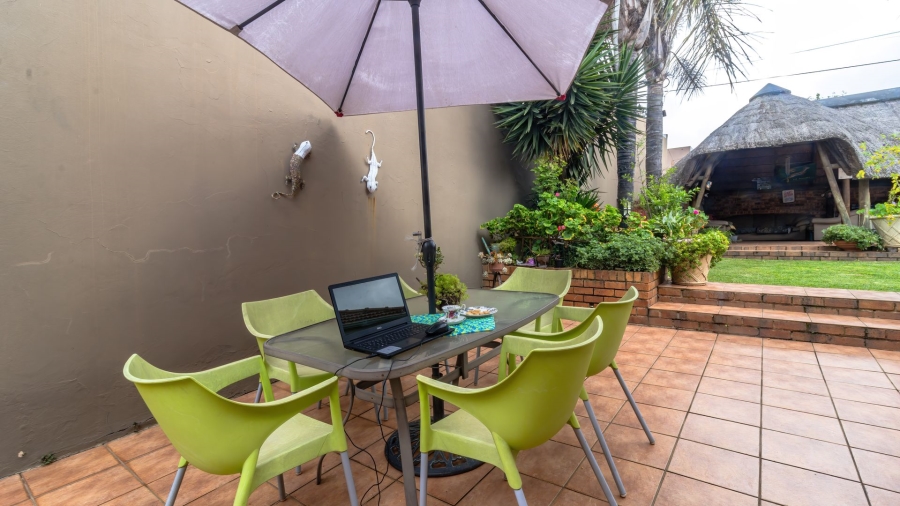 3 Bedroom Property for Sale in Linmeyer Gauteng