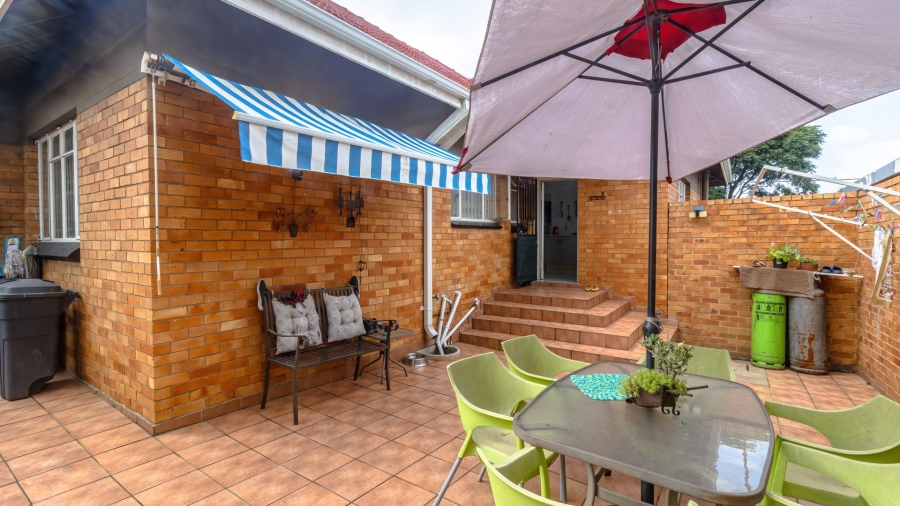 3 Bedroom Property for Sale in Linmeyer Gauteng