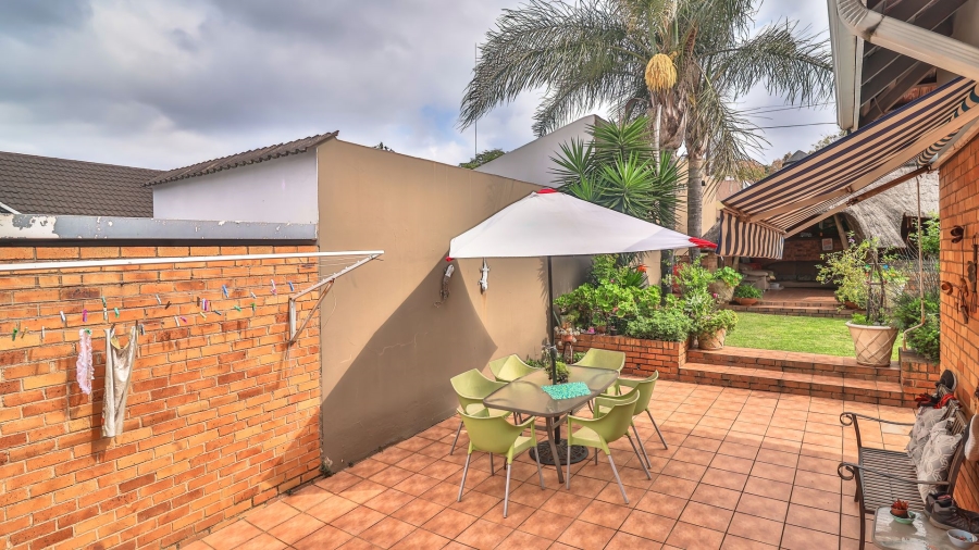 3 Bedroom Property for Sale in Linmeyer Gauteng
