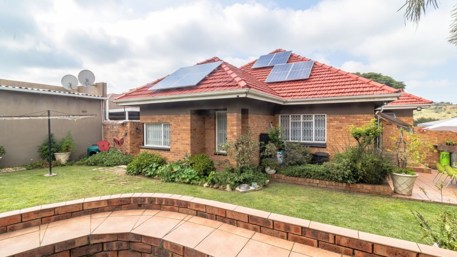 3 Bedroom Property for Sale in Linmeyer Gauteng