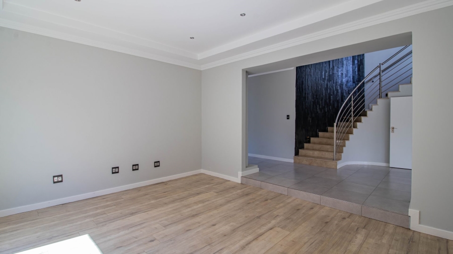 4 Bedroom Property for Sale in Aspen Hills Gauteng