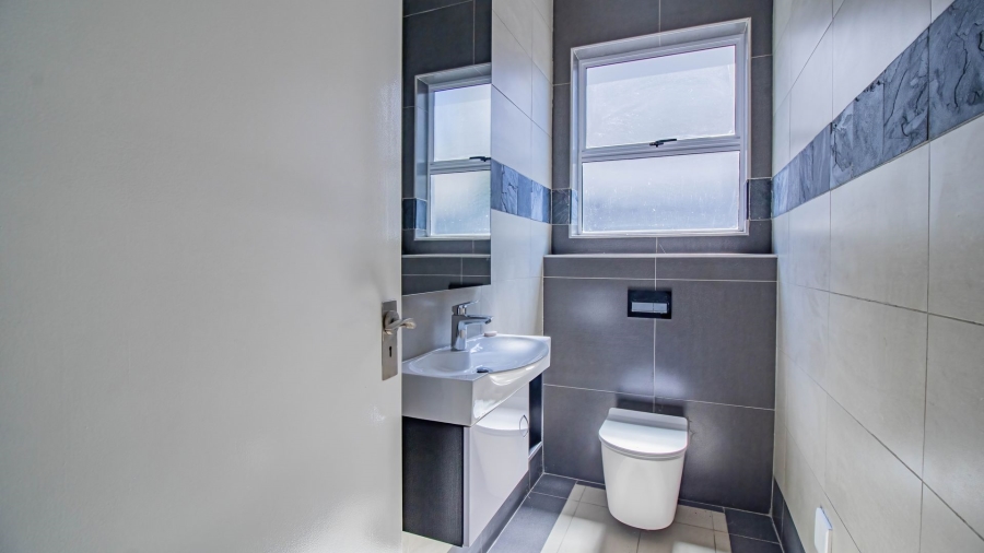 4 Bedroom Property for Sale in Aspen Hills Gauteng