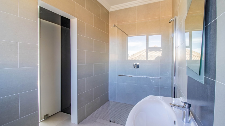 4 Bedroom Property for Sale in Aspen Hills Gauteng