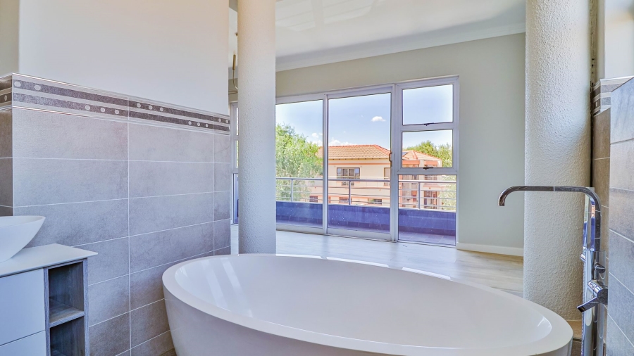 4 Bedroom Property for Sale in Aspen Hills Gauteng