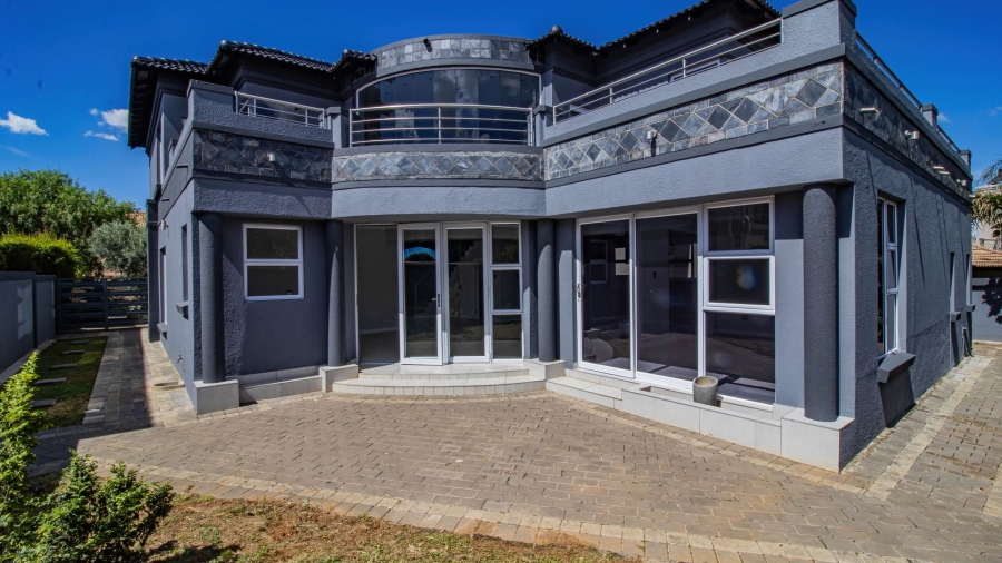 4 Bedroom Property for Sale in Aspen Hills Gauteng