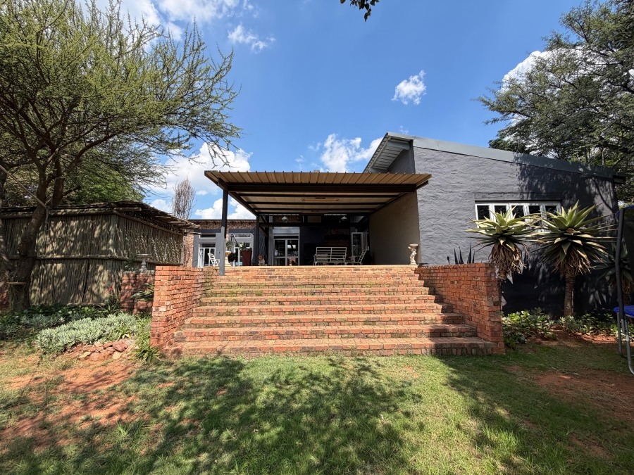 5 Bedroom Property for Sale in Blue Saddle Ranches Gauteng