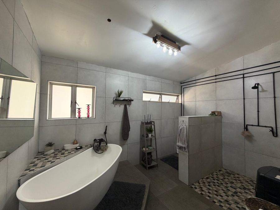 5 Bedroom Property for Sale in Blue Saddle Ranches Gauteng