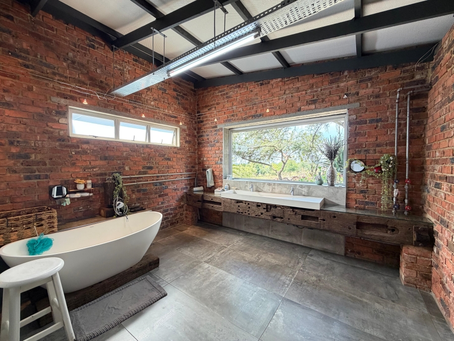 5 Bedroom Property for Sale in Blue Saddle Ranches Gauteng