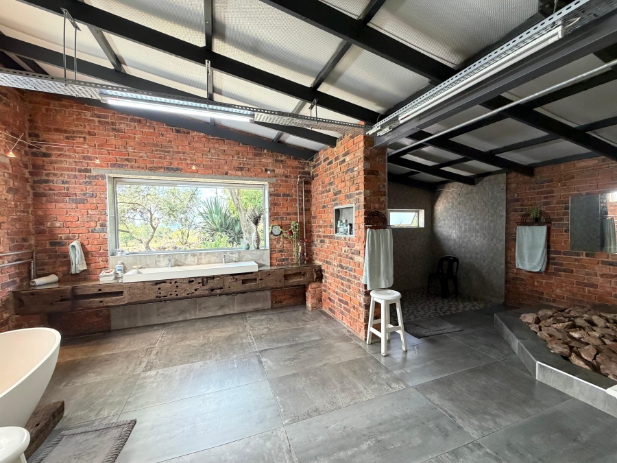 5 Bedroom Property for Sale in Blue Saddle Ranches Gauteng