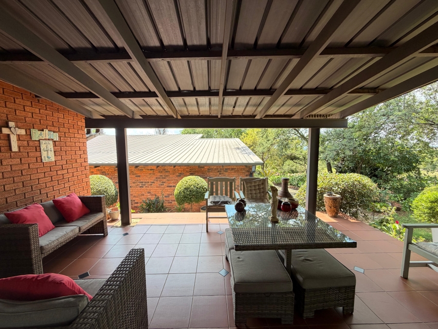 5 Bedroom Property for Sale in Blue Saddle Ranches Gauteng