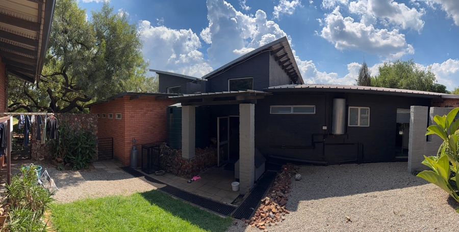 5 Bedroom Property for Sale in Blue Saddle Ranches Gauteng