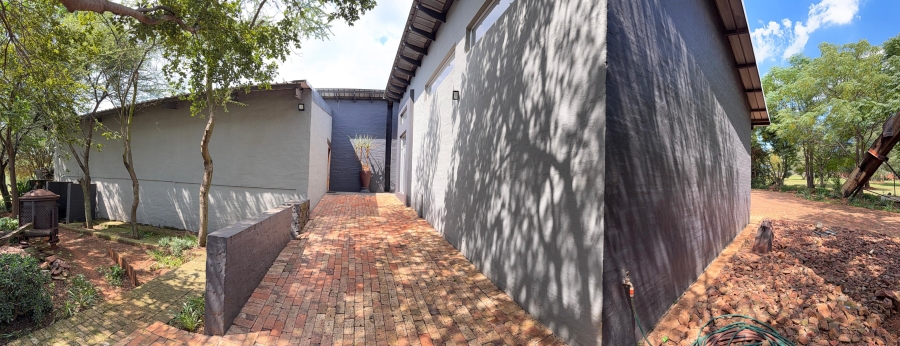 5 Bedroom Property for Sale in Blue Saddle Ranches Gauteng