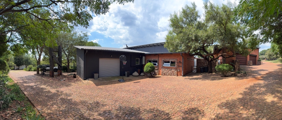 5 Bedroom Property for Sale in Blue Saddle Ranches Gauteng