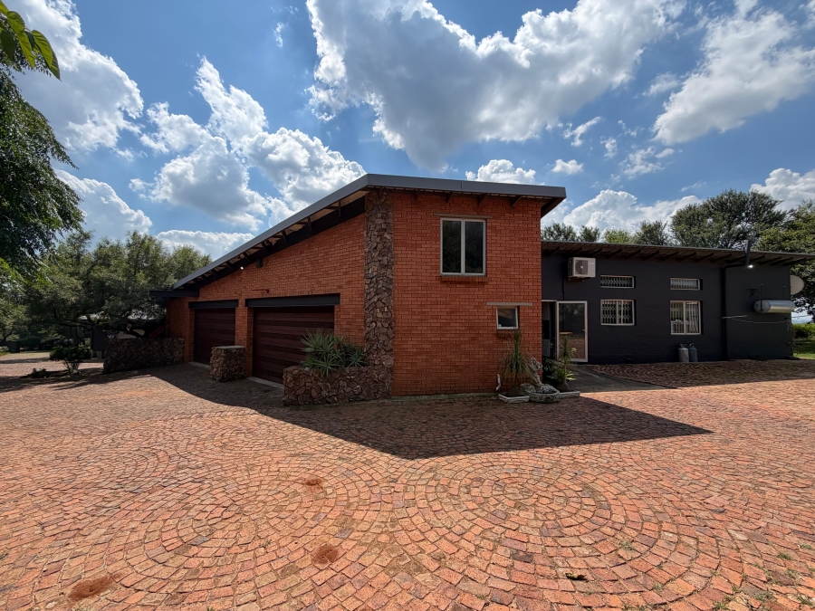 5 Bedroom Property for Sale in Blue Saddle Ranches Gauteng