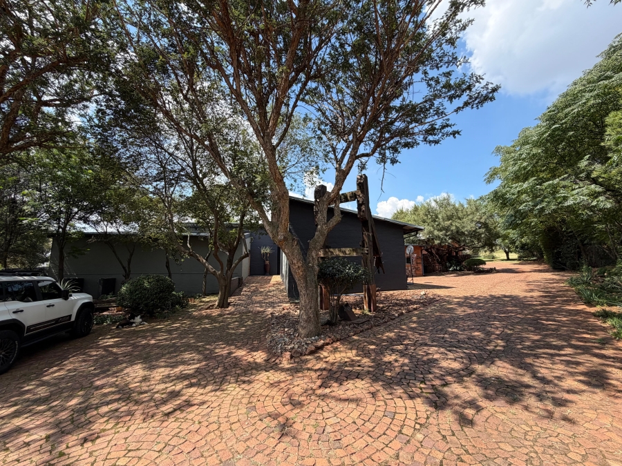 5 Bedroom Property for Sale in Blue Saddle Ranches Gauteng