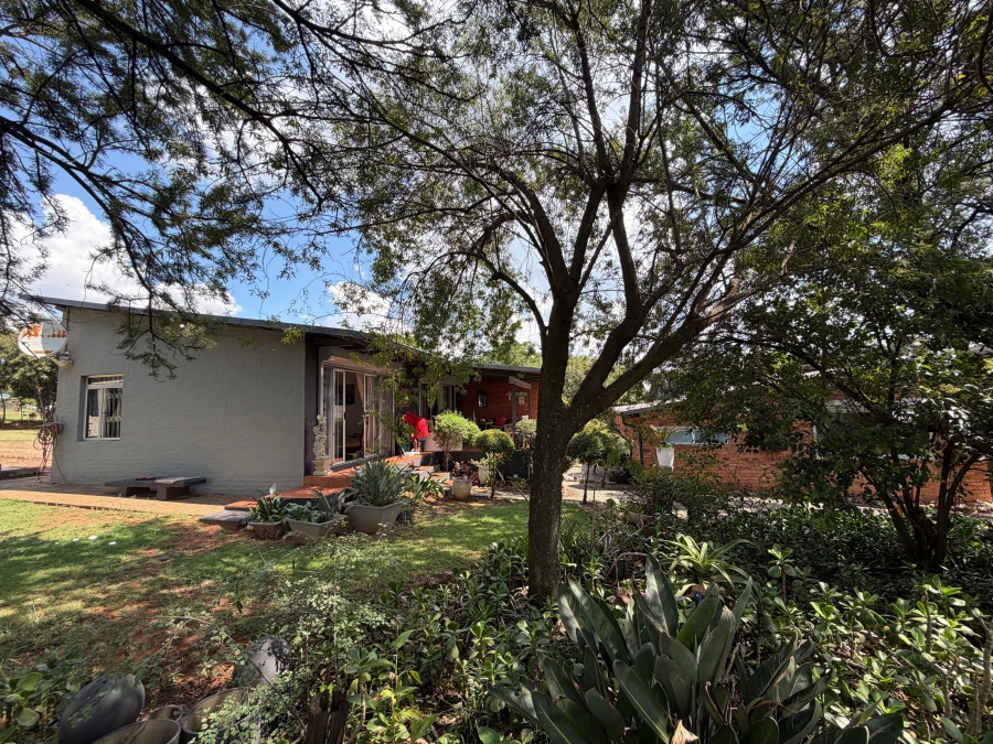 5 Bedroom Property for Sale in Blue Saddle Ranches Gauteng