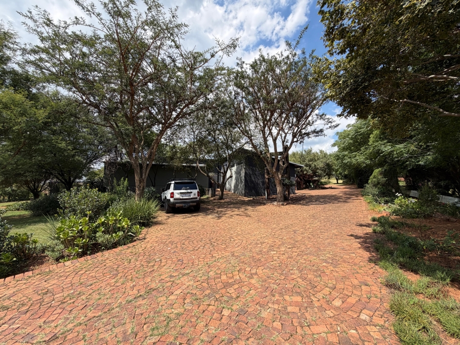 5 Bedroom Property for Sale in Blue Saddle Ranches Gauteng