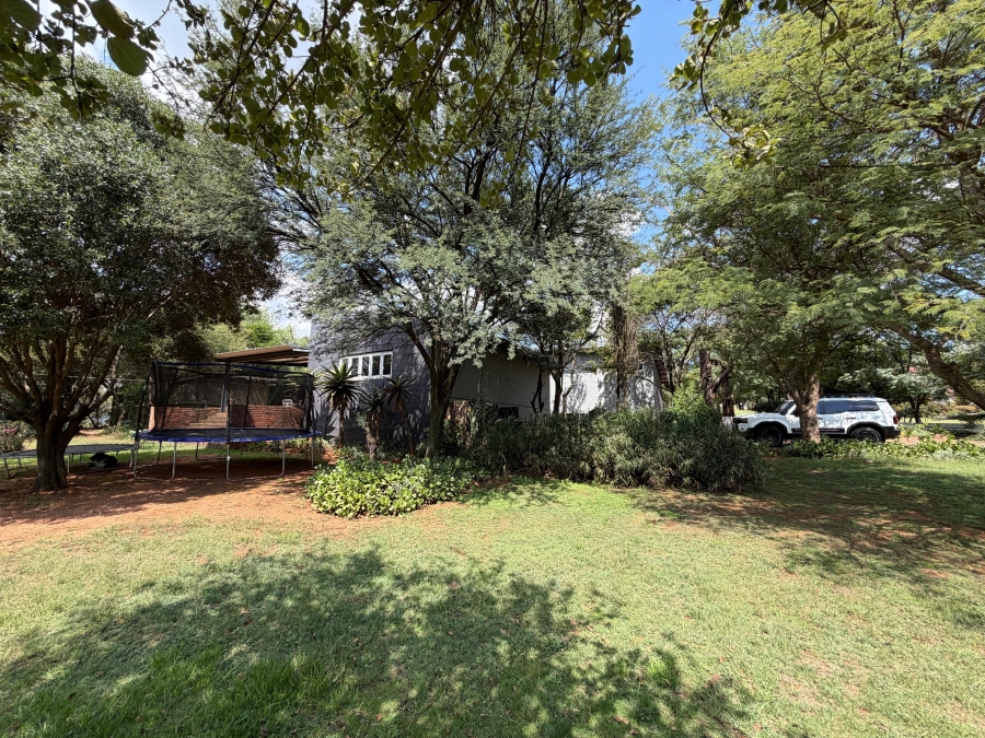 5 Bedroom Property for Sale in Blue Saddle Ranches Gauteng