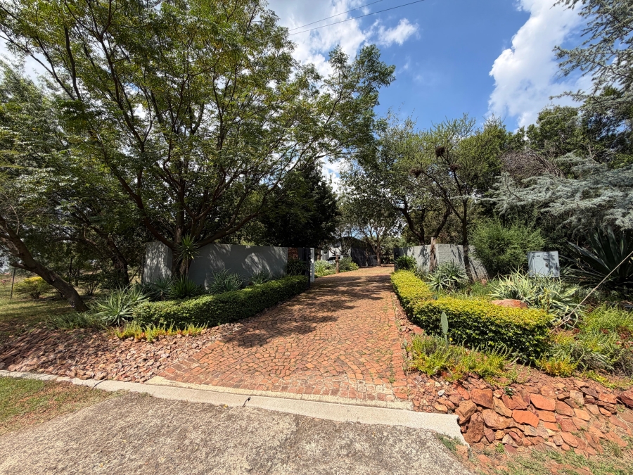 5 Bedroom Property for Sale in Blue Saddle Ranches Gauteng