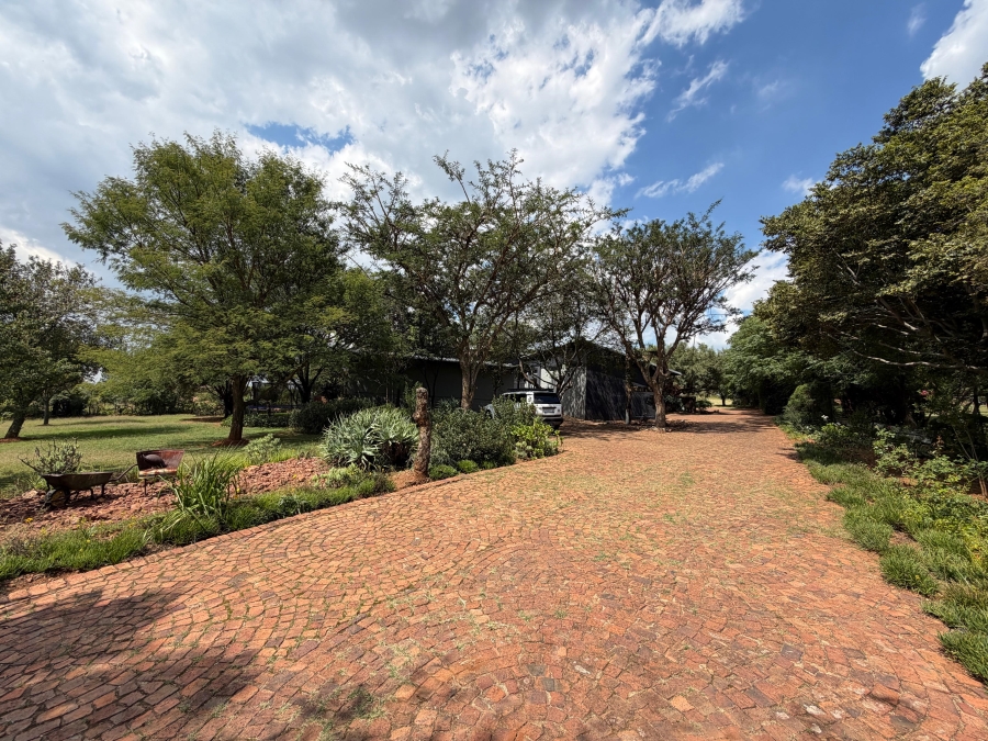 5 Bedroom Property for Sale in Blue Saddle Ranches Gauteng