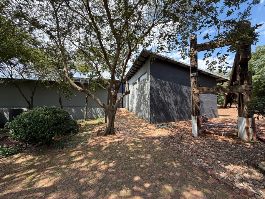 5 Bedroom Property for Sale in Blue Saddle Ranches Gauteng