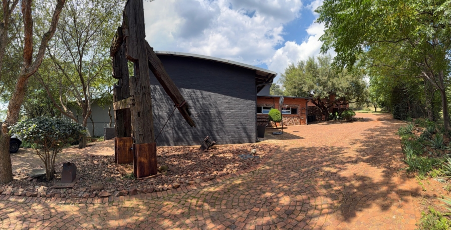 5 Bedroom Property for Sale in Blue Saddle Ranches Gauteng