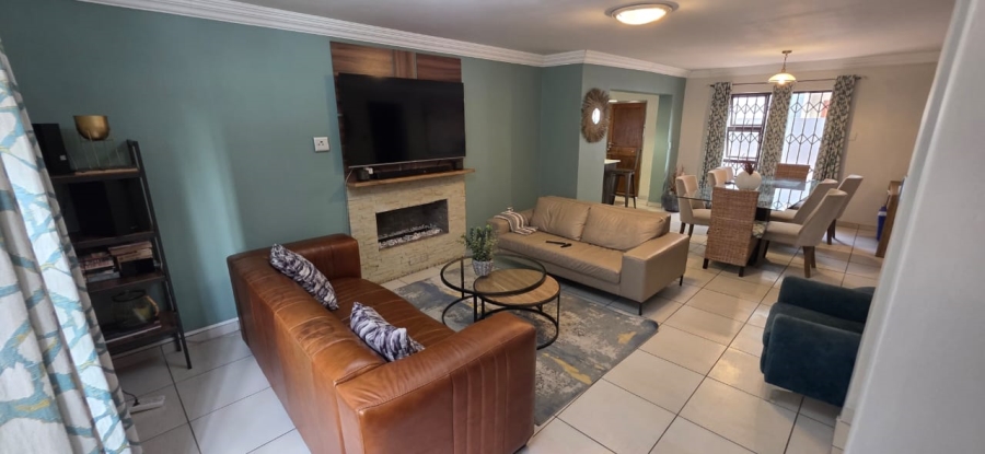 4 Bedroom Property for Sale in Annlin Gauteng