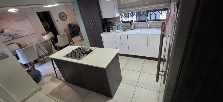 4 Bedroom Property for Sale in Annlin Gauteng