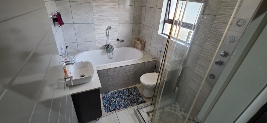 4 Bedroom Property for Sale in Annlin Gauteng