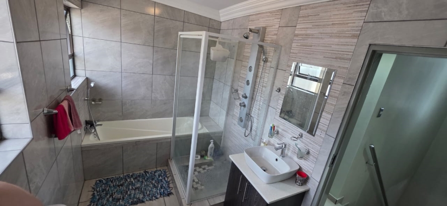 4 Bedroom Property for Sale in Annlin Gauteng