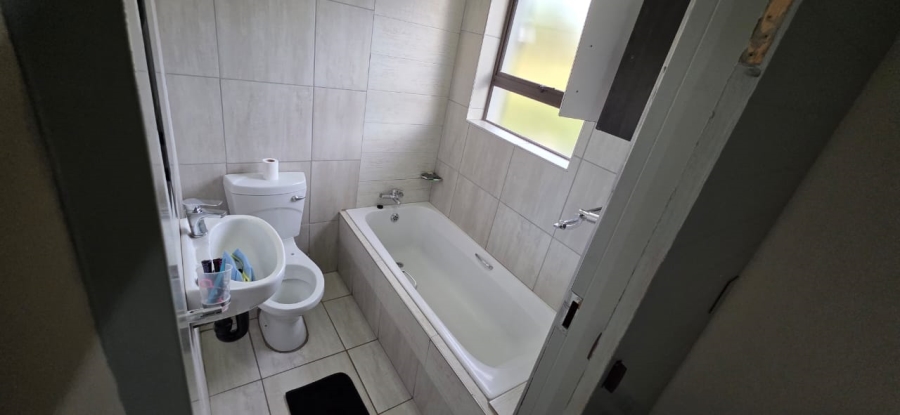 4 Bedroom Property for Sale in Annlin Gauteng