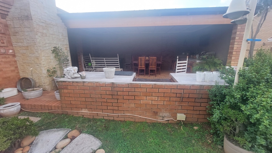 4 Bedroom Property for Sale in Greenhills Gauteng