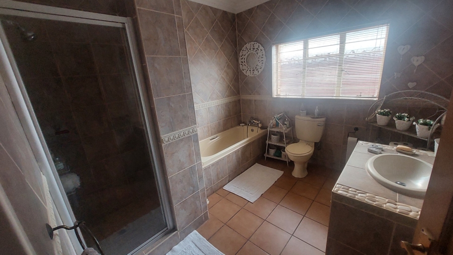 4 Bedroom Property for Sale in Greenhills Gauteng