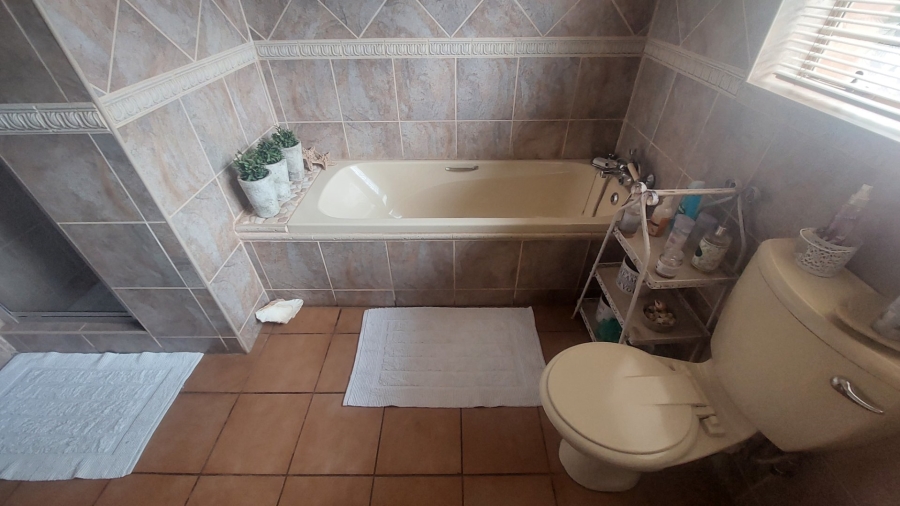 4 Bedroom Property for Sale in Greenhills Gauteng