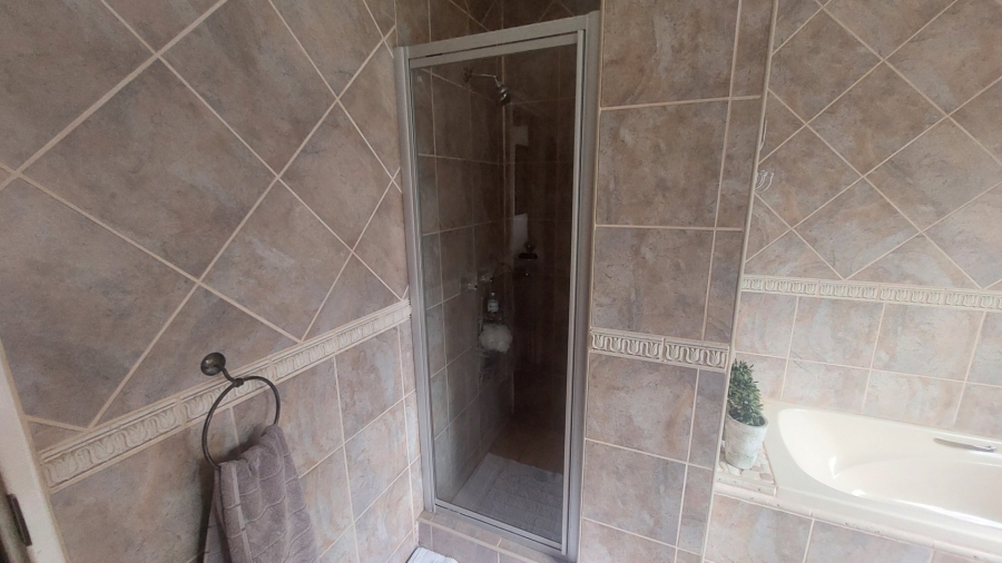 4 Bedroom Property for Sale in Greenhills Gauteng