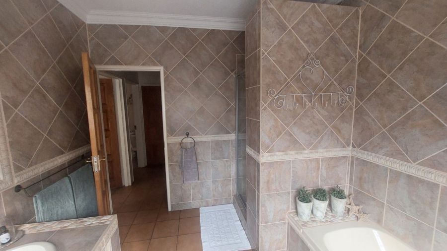 4 Bedroom Property for Sale in Greenhills Gauteng