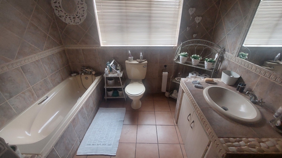 4 Bedroom Property for Sale in Greenhills Gauteng