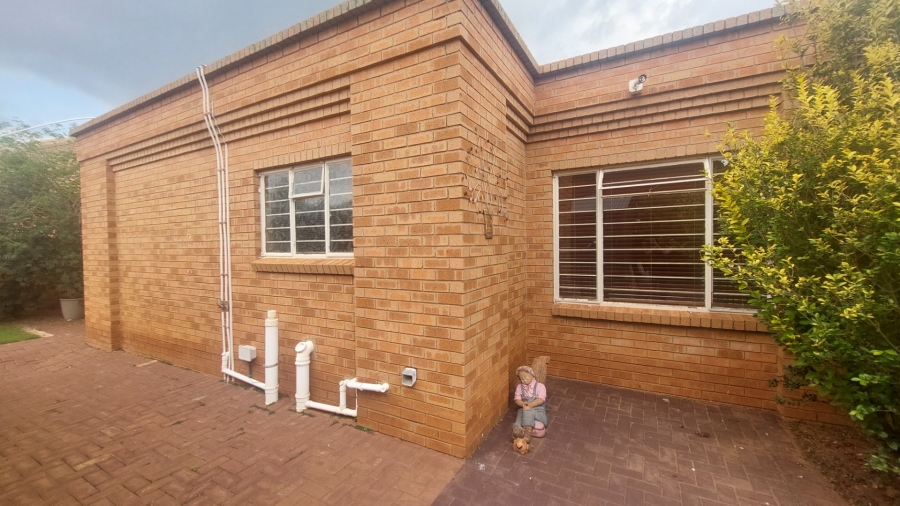 4 Bedroom Property for Sale in Greenhills Gauteng