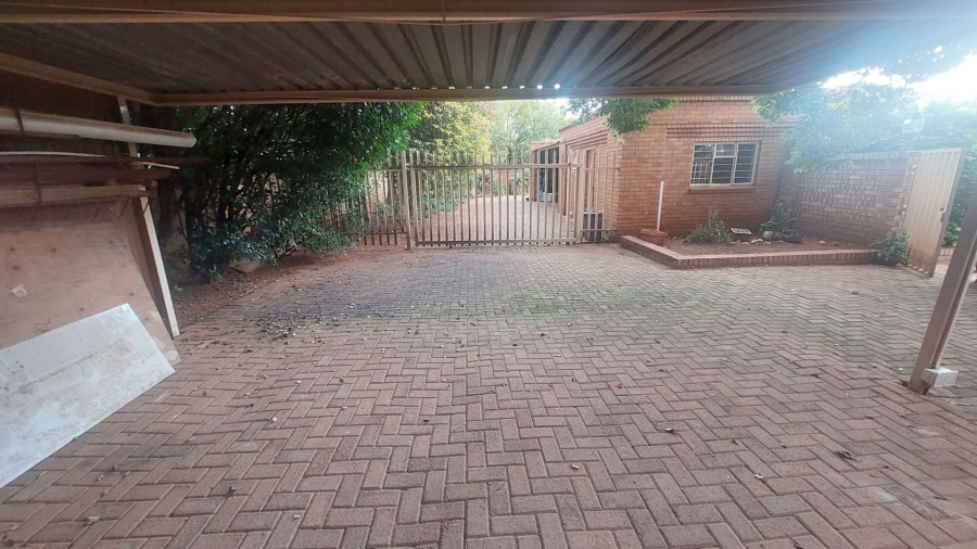 4 Bedroom Property for Sale in Greenhills Gauteng