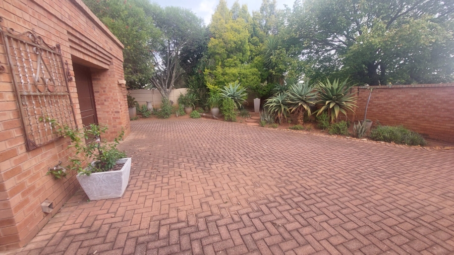 4 Bedroom Property for Sale in Greenhills Gauteng