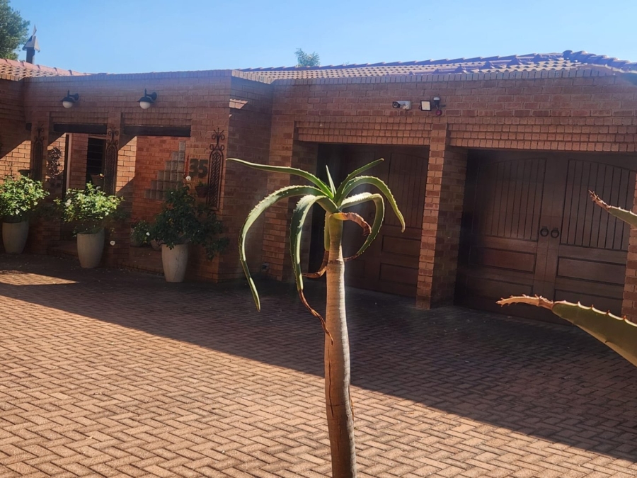 4 Bedroom Property for Sale in Greenhills Gauteng