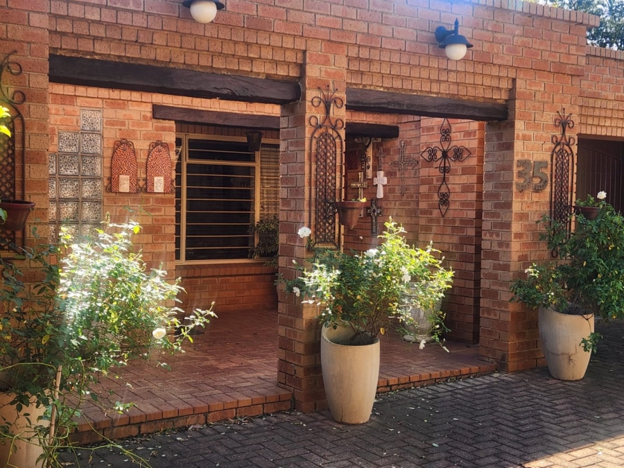 4 Bedroom Property for Sale in Greenhills Gauteng