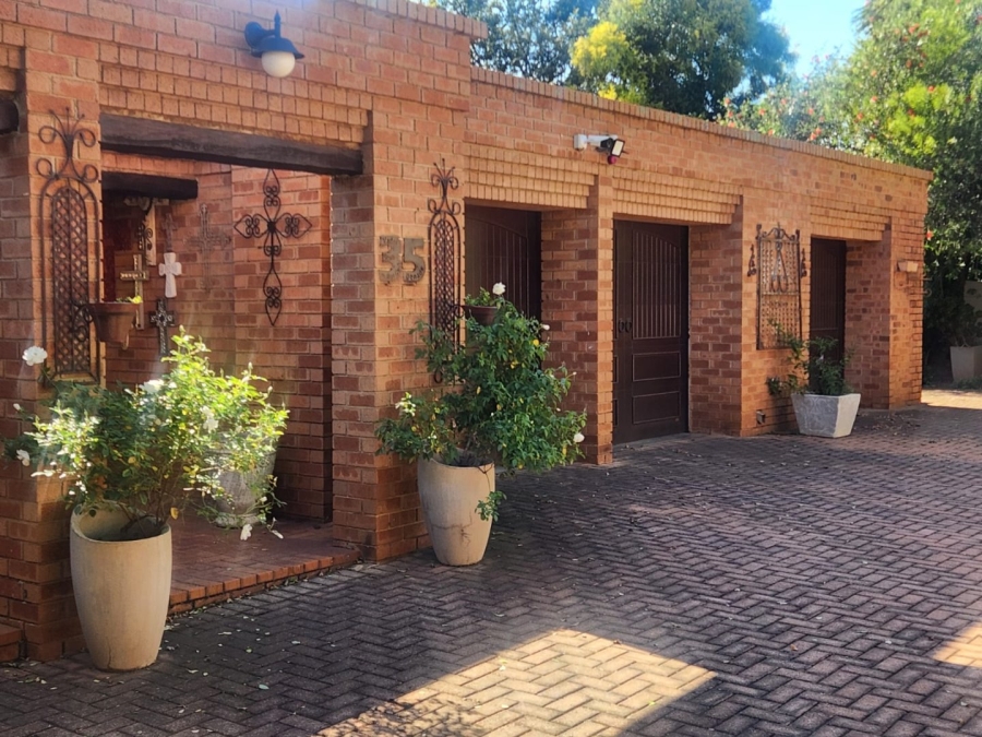 4 Bedroom Property for Sale in Greenhills Gauteng
