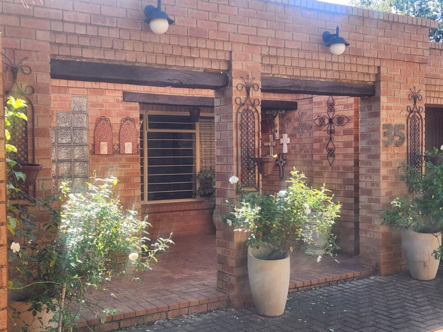 4 Bedroom Property for Sale in Greenhills Gauteng