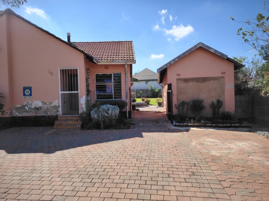 3 Bedroom Property for Sale in Roodepoort West Gauteng