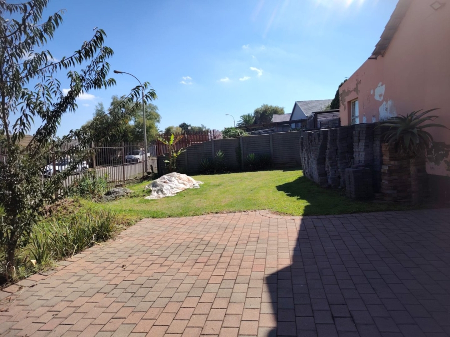 3 Bedroom Property for Sale in Roodepoort West Gauteng