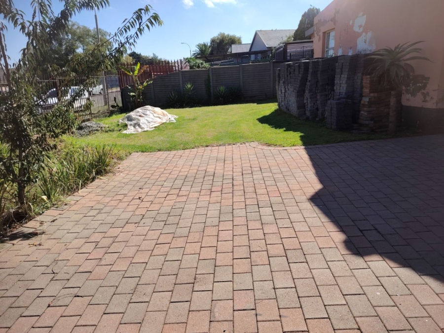 3 Bedroom Property for Sale in Roodepoort West Gauteng